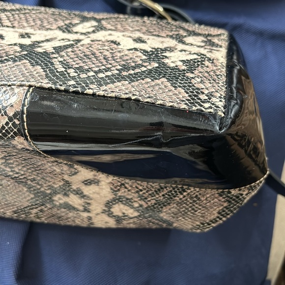 Dooney & Bourke shoulder snake skin and patent leather - Picture 17 of 17